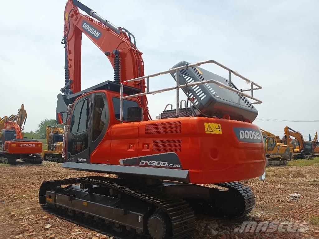 Doosan DX 300 Lánctalpas kotrók