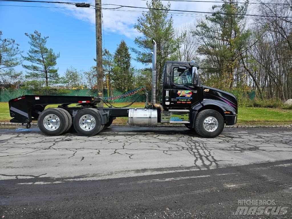 Volvo VNX 64 T300 Platós / Ponyvás teherautók
