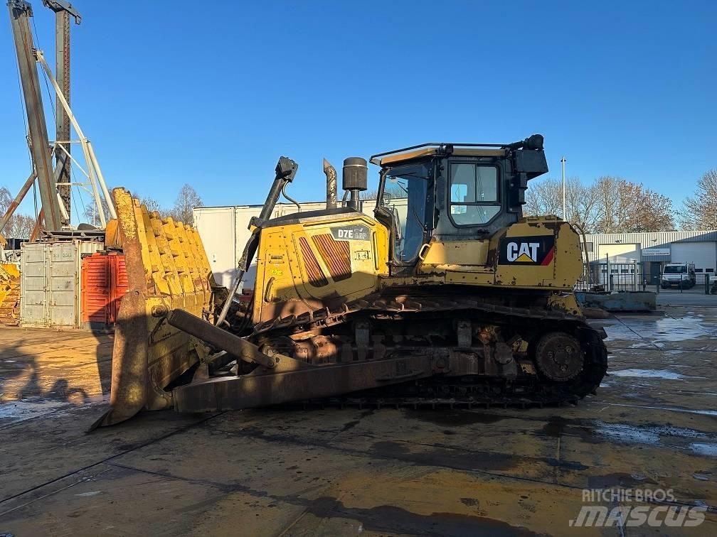 CAT D7E lánctalpas dózerek