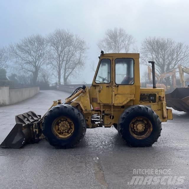 CAT 910 Gumikerekes homlokrakodók