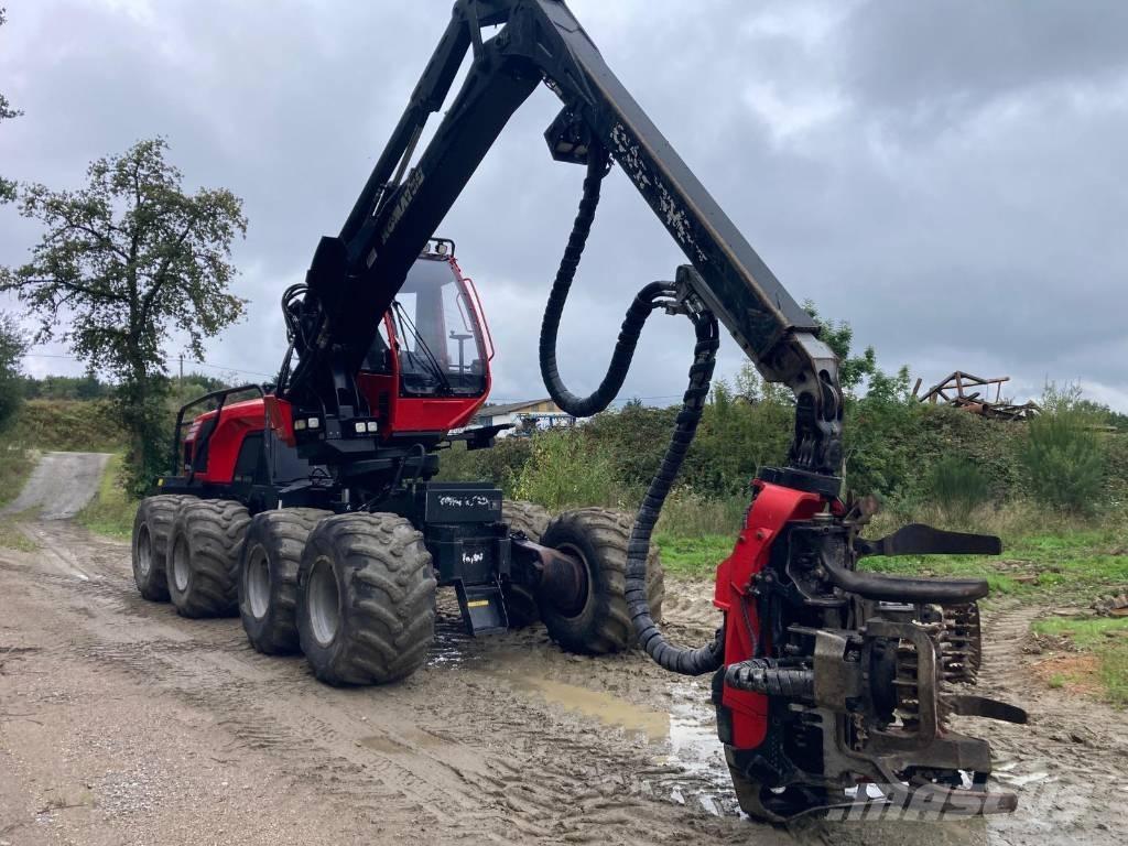 Komatsu 931 XC Betakarítók