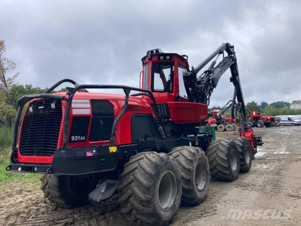 Komatsu 931 XC Betakarítók