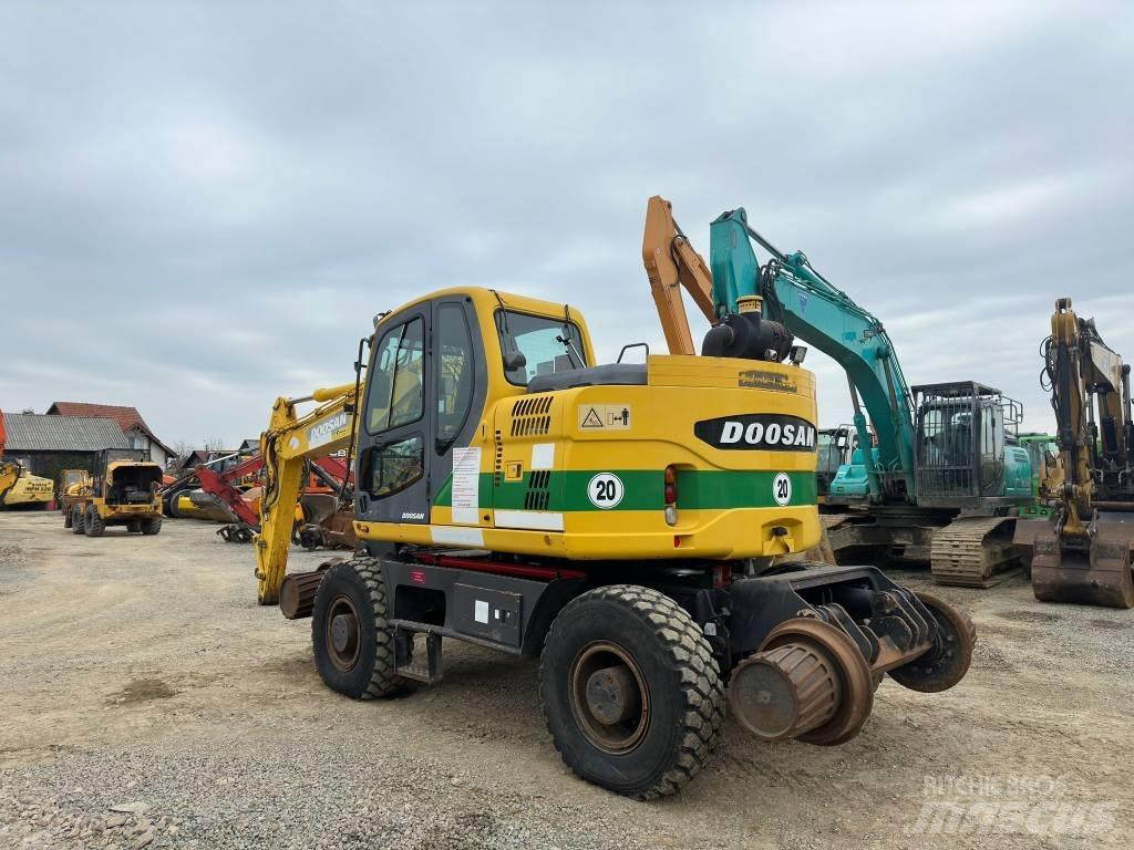 Doosan DX 160 WR Gumikerekes kotrók