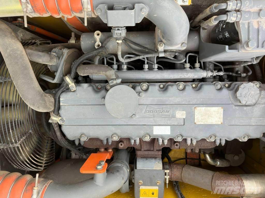 Doosan DX 160 WR Gumikerekes kotrók