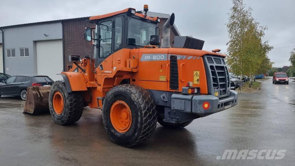 Doosan DL 200-3 Gumikerekes homlokrakodók