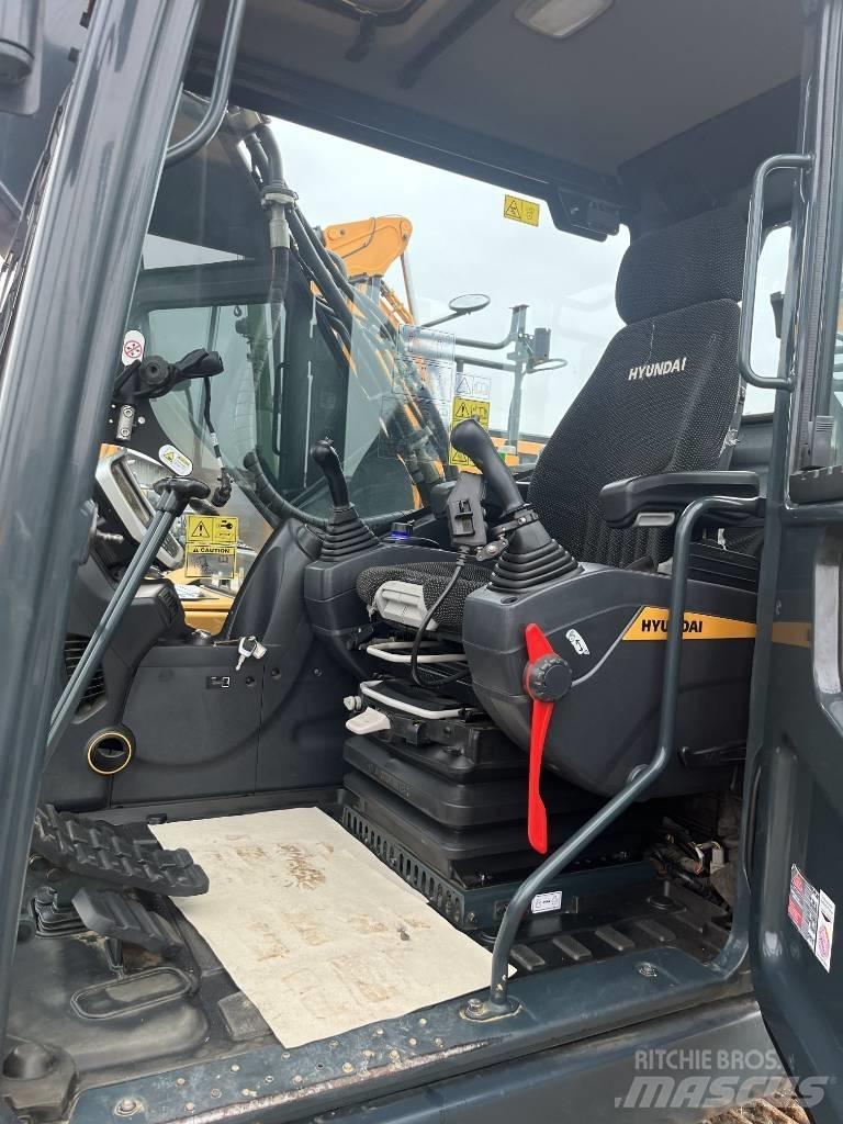 Hyundai HX 220 Lánctalpas kotrók