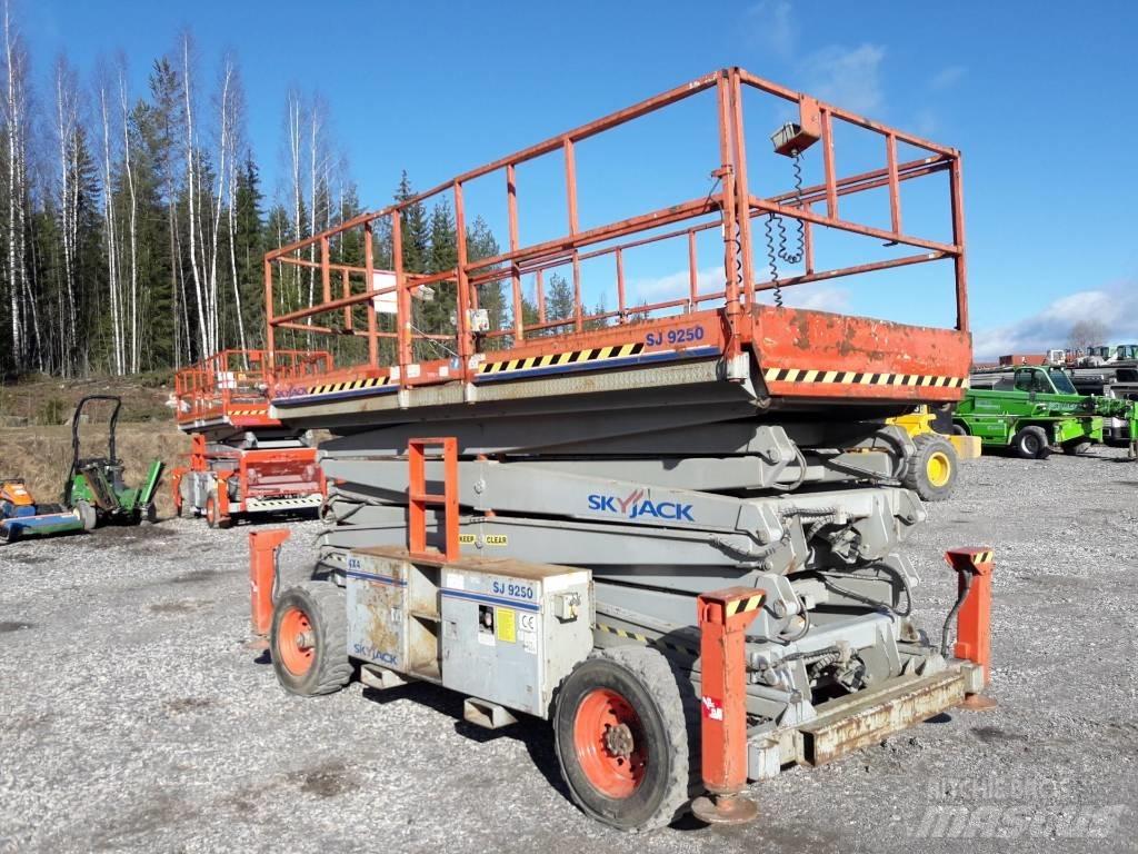 SkyJack SJ 9250 Ollós emelők