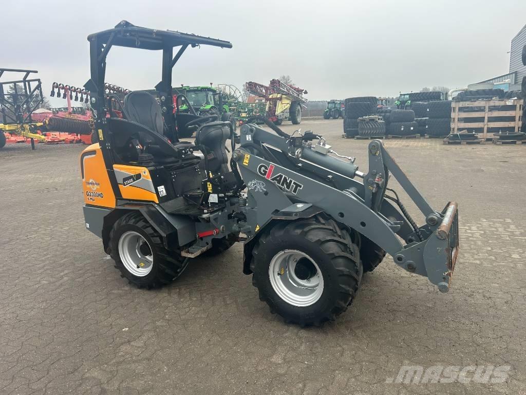 GiANT 2300 Xtra HD Univerzális rakodók