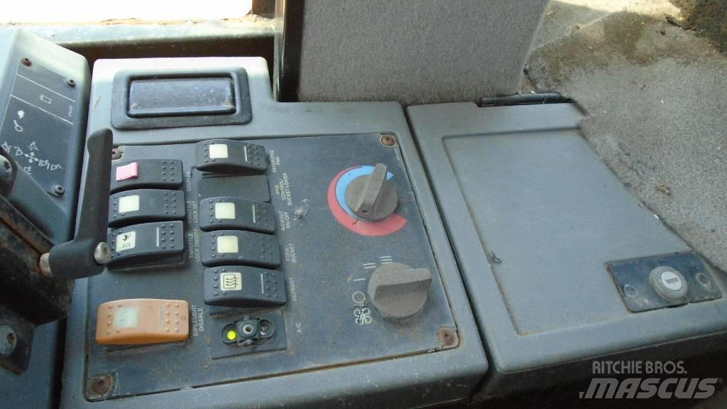 CAT 924 G HL Gumikerekes homlokrakodók