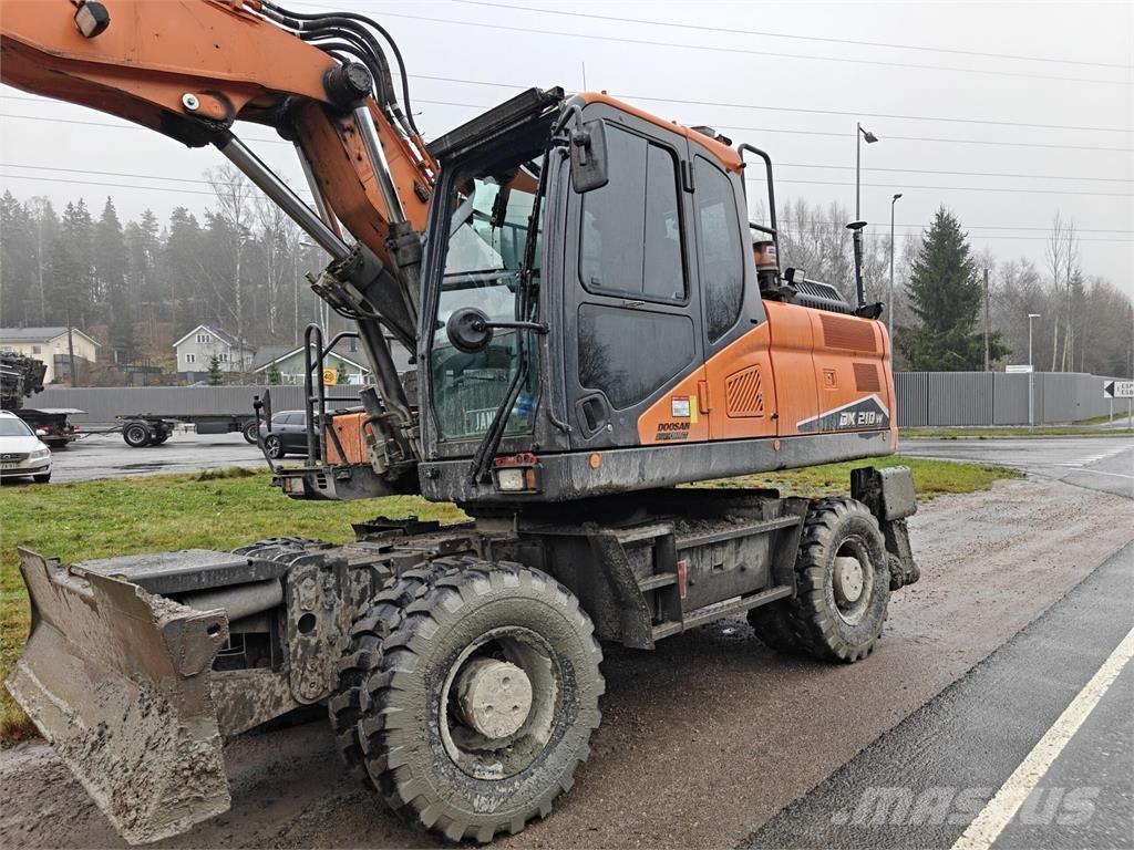 Doosan DX 210 W-7 Gumikerekes kotrók