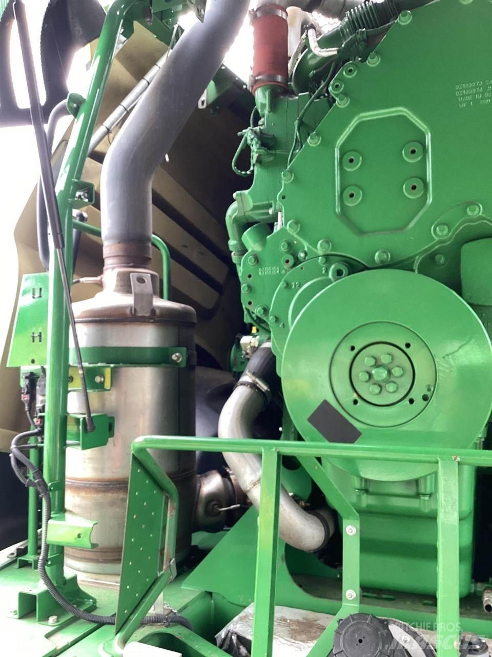 John Deere 8300 Önjáró szecskázók