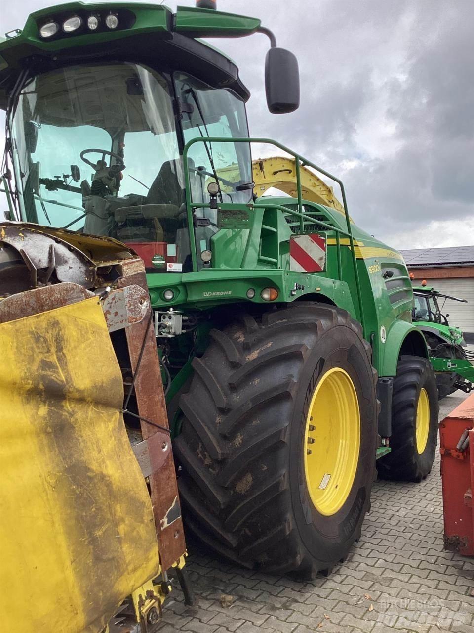 John Deere 8300 Önjáró szecskázók