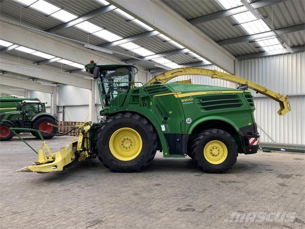 John Deere 8300 Önjáró szecskázók