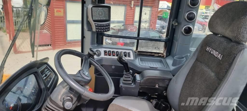 Hyundai HL 955 Gumikerekes homlokrakodók