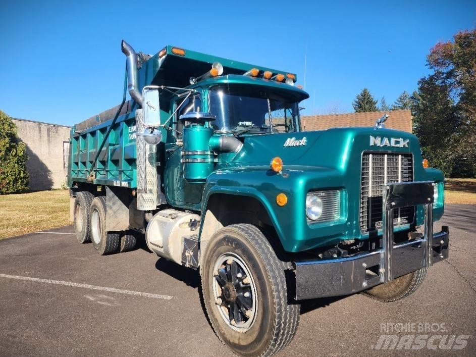 Mack 690S Billenő teherautók