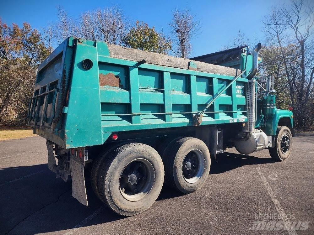 Mack 690S Billenő teherautók