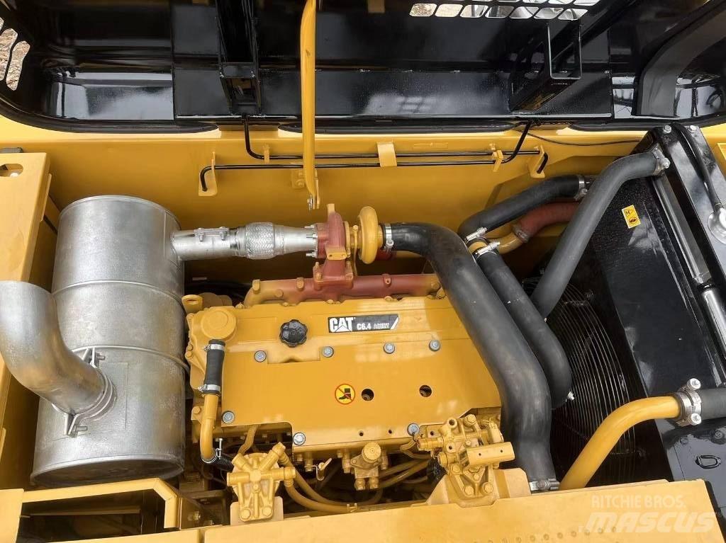 CAT 320 D2 Lánctalpas kotrók