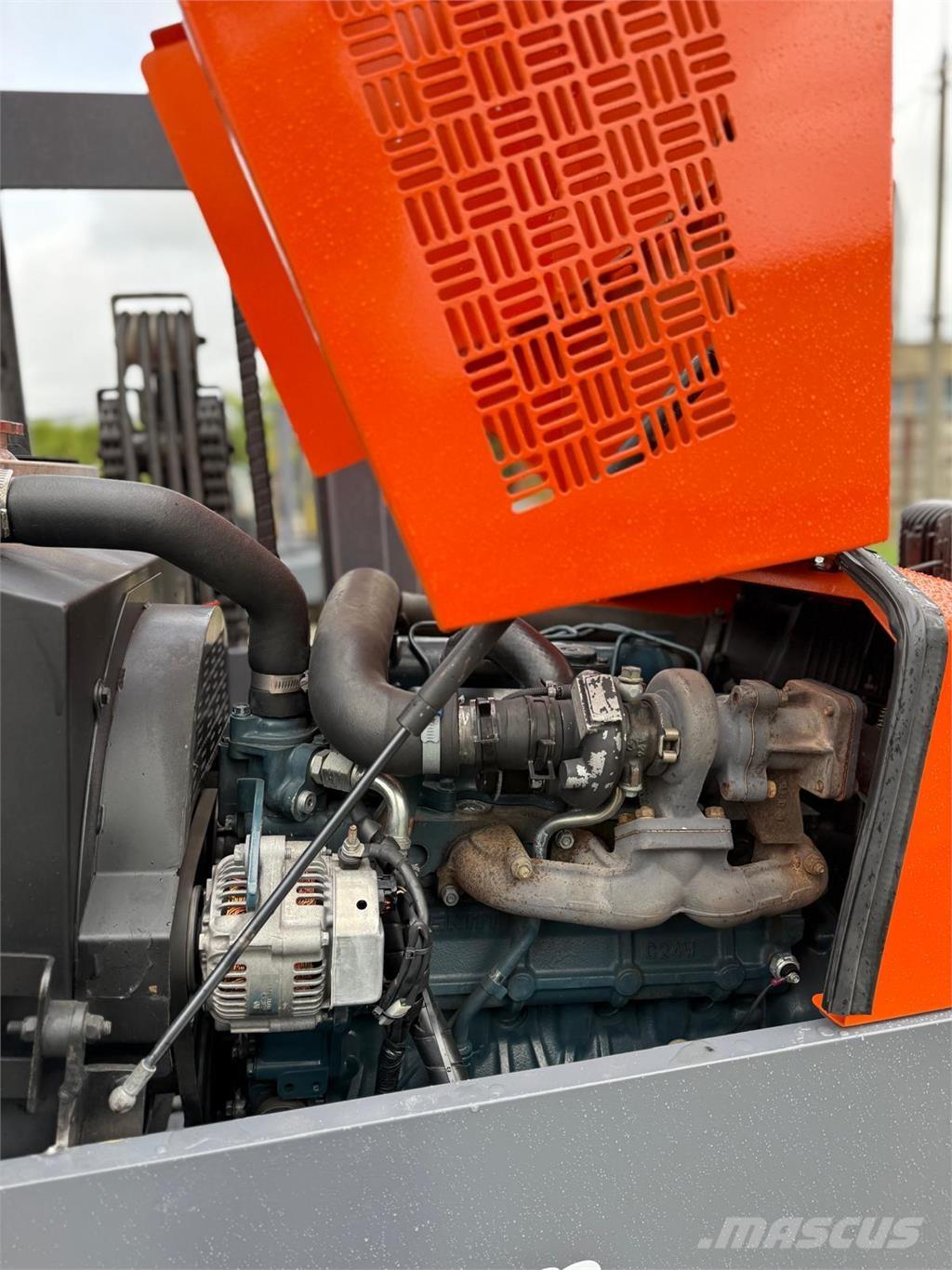 Combilift C5000 XL Tolóoszlopos négyutas targonca