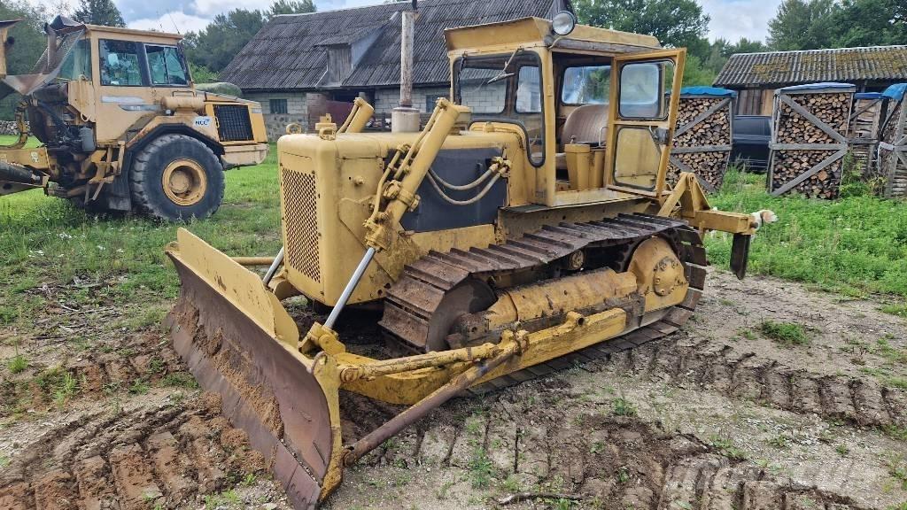 CAT D 4 D lánctalpas dózerek