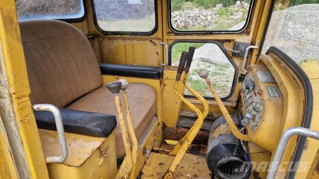 CAT D 4 D lánctalpas dózerek