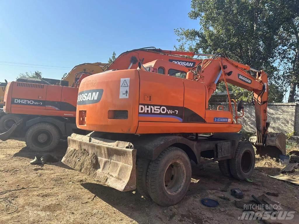 Doosan DH210W Gumikerekes kotrók