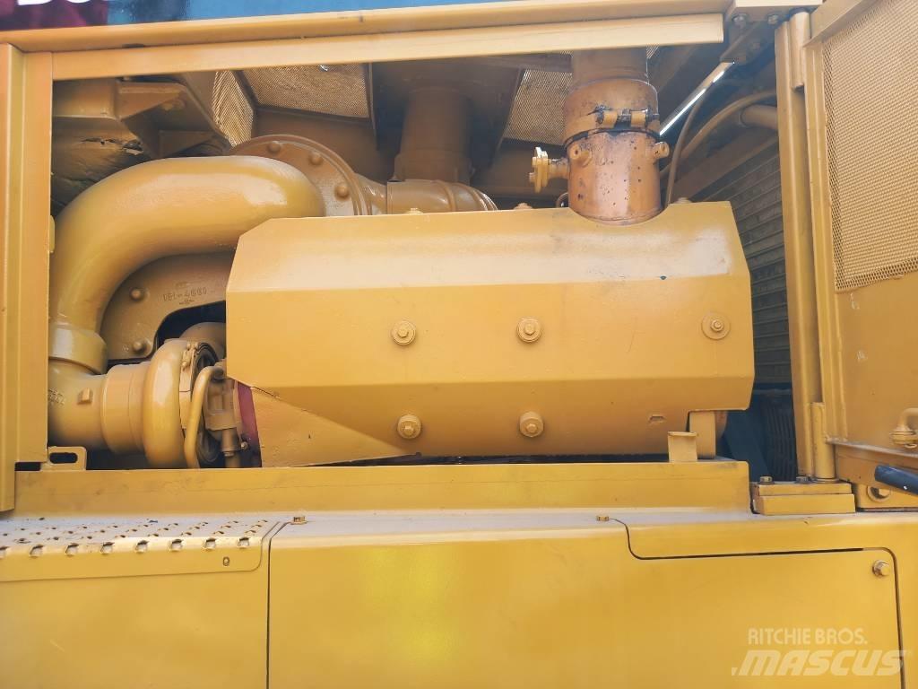 CAT D8R (Abu Dhabi) lánctalpas dózerek