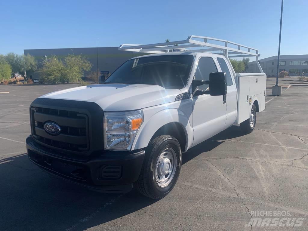 Ford F 350 Kis teherszállító/Platós kocsi