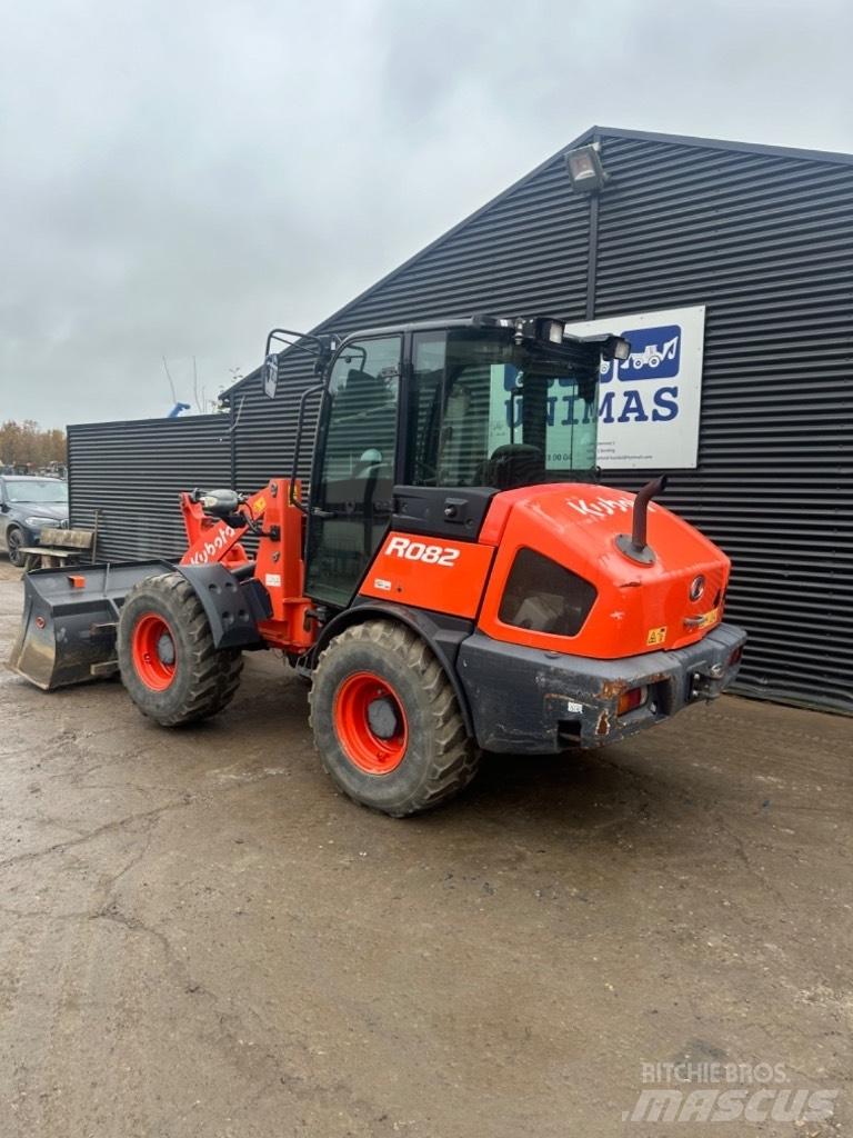 Kubota R 082 Gumikerekes homlokrakodók