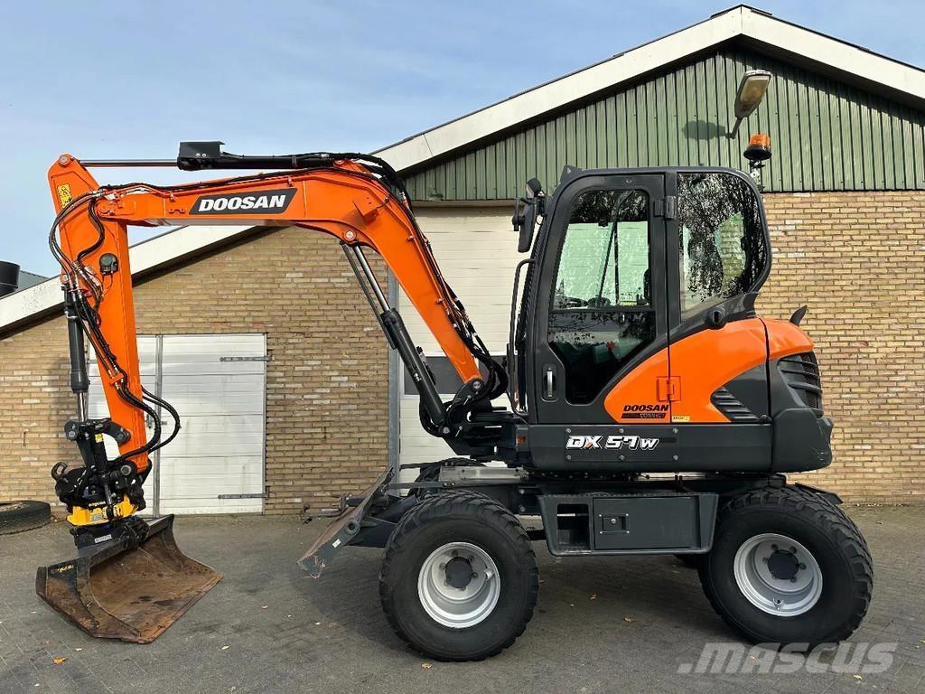 Doosan DX57W-7 Gumikerekes kotrók