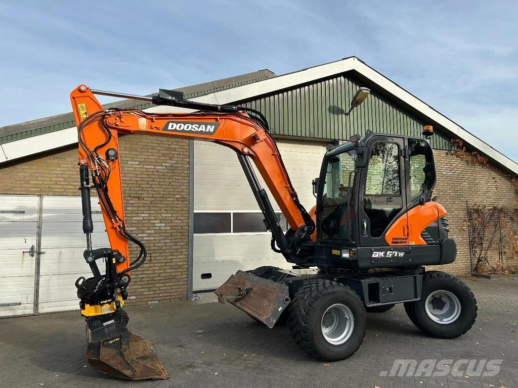 Doosan DX57W-7 Gumikerekes kotrók