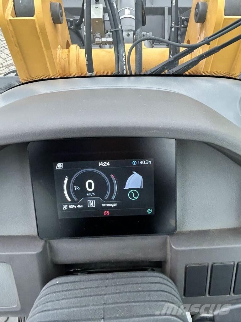 Volvo JL25HZ Gumikerekes homlokrakodók