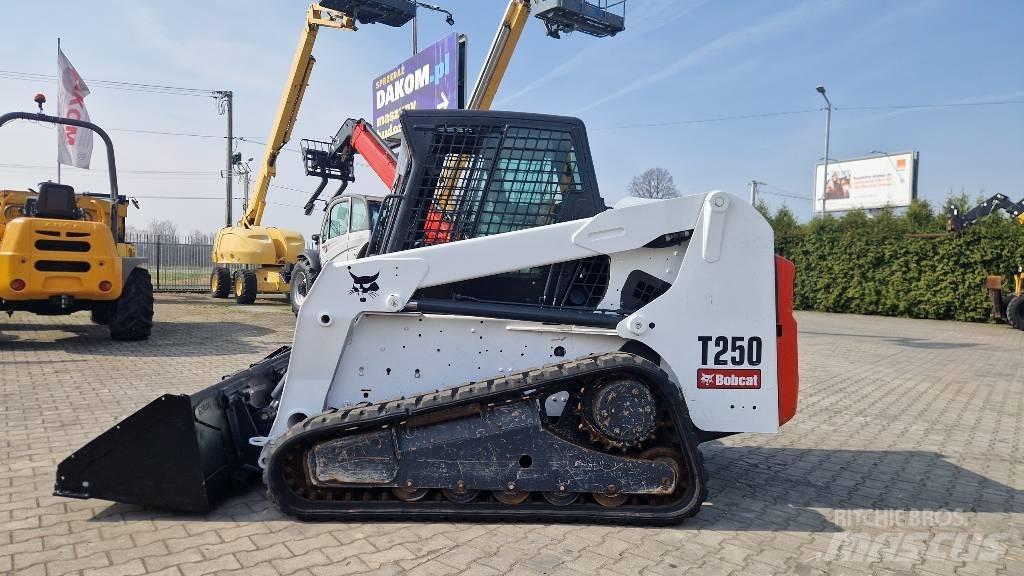 Bobcat T 250 Lánctalpas homlokrakodók