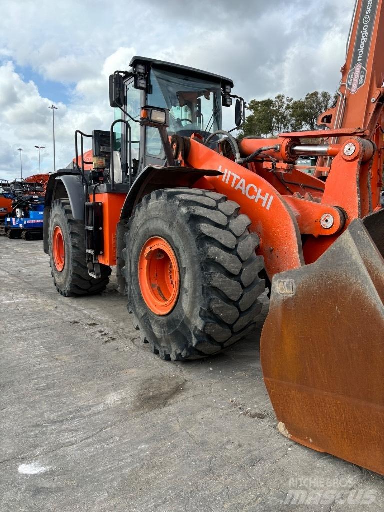 Hitachi ZW 310-6 Gumikerekes homlokrakodók