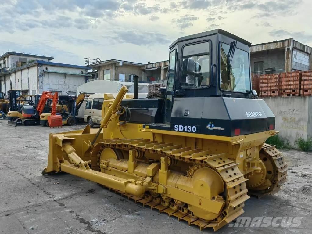Shantui SD130 lánctalpas dózerek