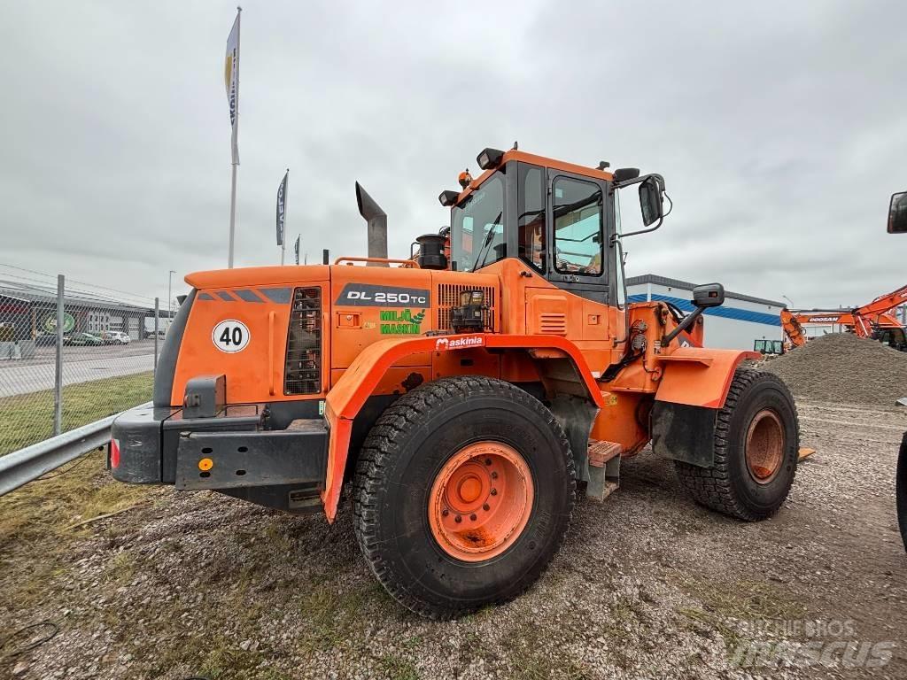Doosan DL 250Z Gumikerekes homlokrakodók