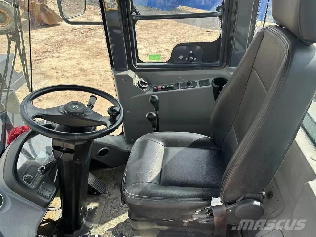 XCMG LW 300 FV Gumikerekes homlokrakodók