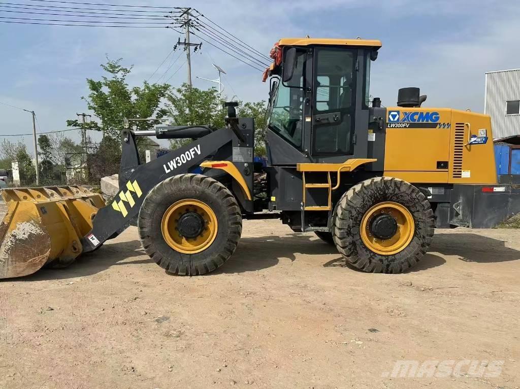 XCMG LW 300 FV Gumikerekes homlokrakodók