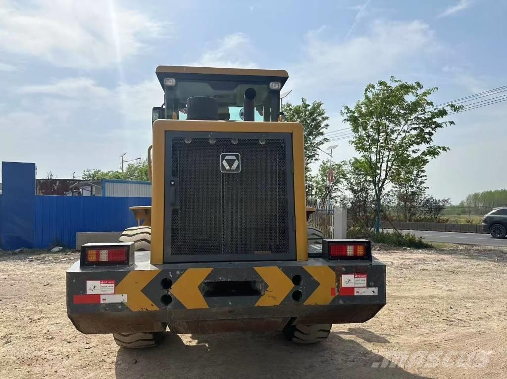 XCMG LW 300 FV Gumikerekes homlokrakodók