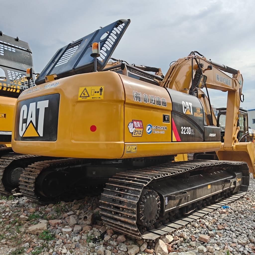CAT 323 D L Lánctalpas kotrók