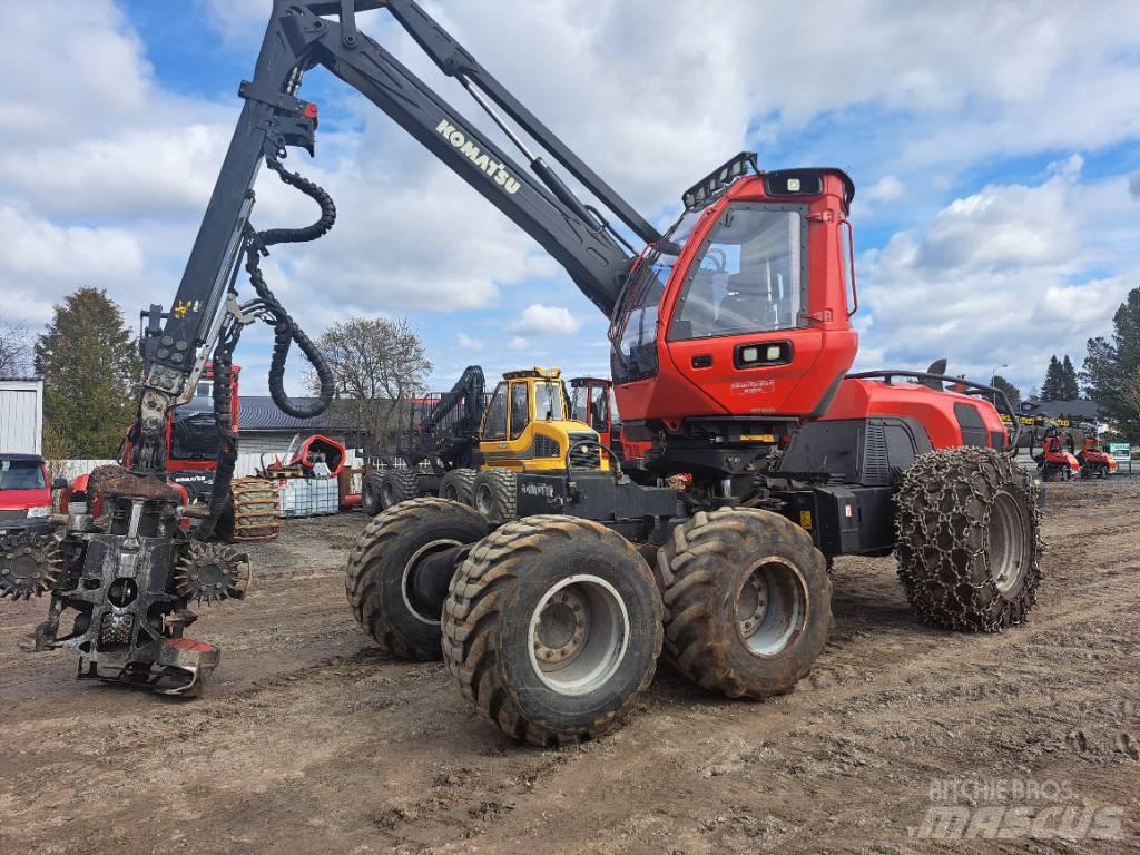 Komatsu 931 Betakarítók