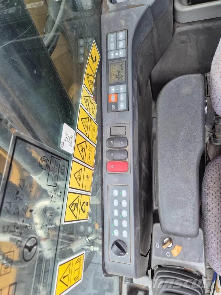 CAT M 318 F Gumikerekes kotrók