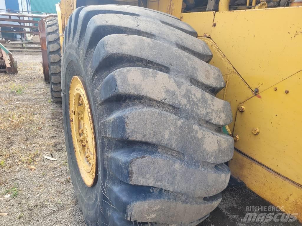 CAT 980 B Gumikerekes homlokrakodók