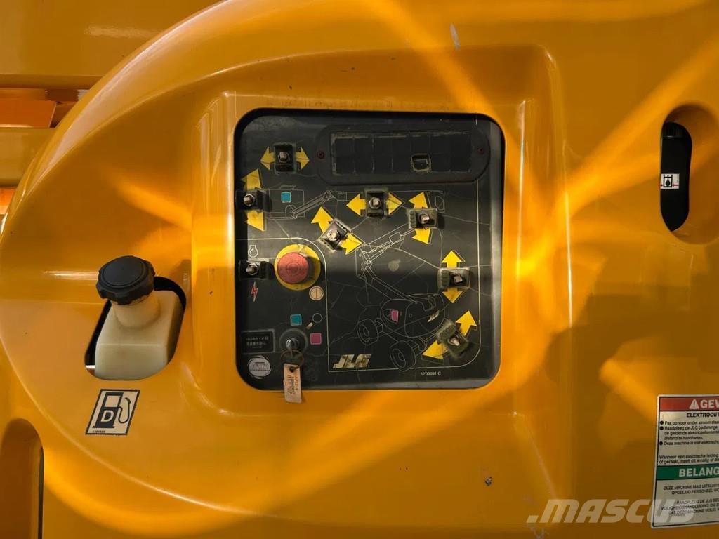 JLG 450AJ Karos emelők