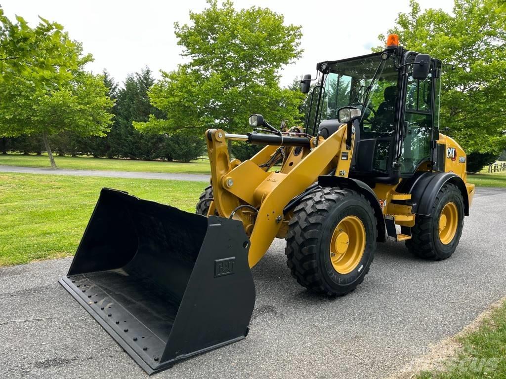 CAT 908M Gumikerekes homlokrakodók