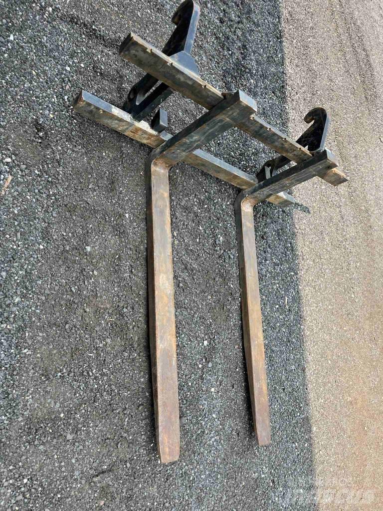CAT 908M Gumikerekes homlokrakodók