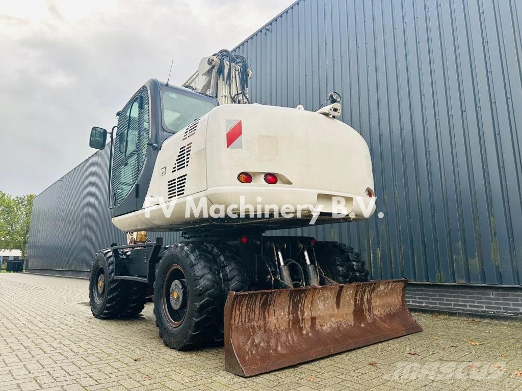 JCB JS 145 W Gumikerekes kotrók