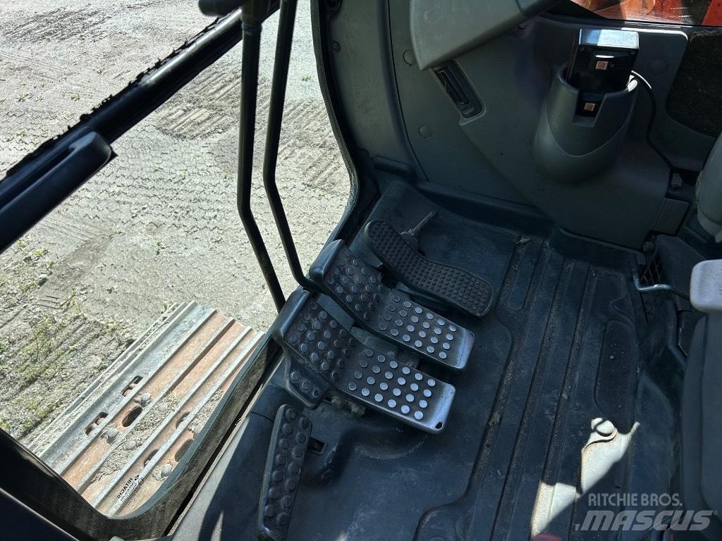 Hitachi ZX 135 US Lánctalpas kotrók
