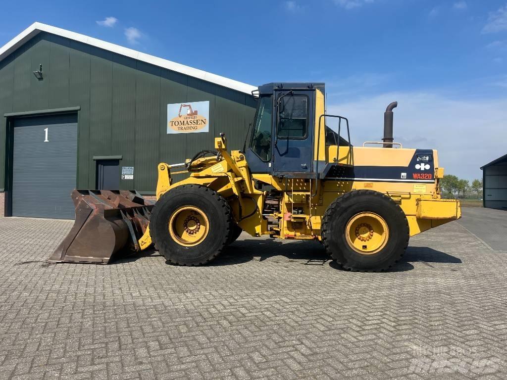 Komatsu WA 320-1 Gumikerekes homlokrakodók