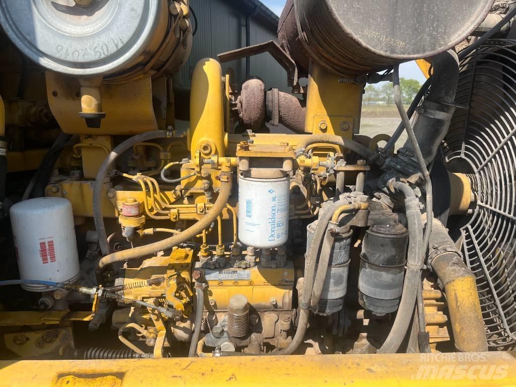 Komatsu WA 320-1 Gumikerekes homlokrakodók