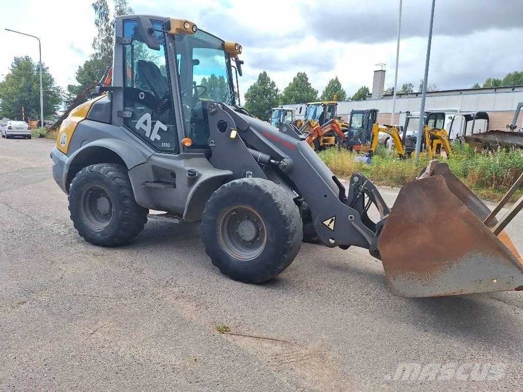 Ahlmann AF 1200 Gumikerekes homlokrakodók